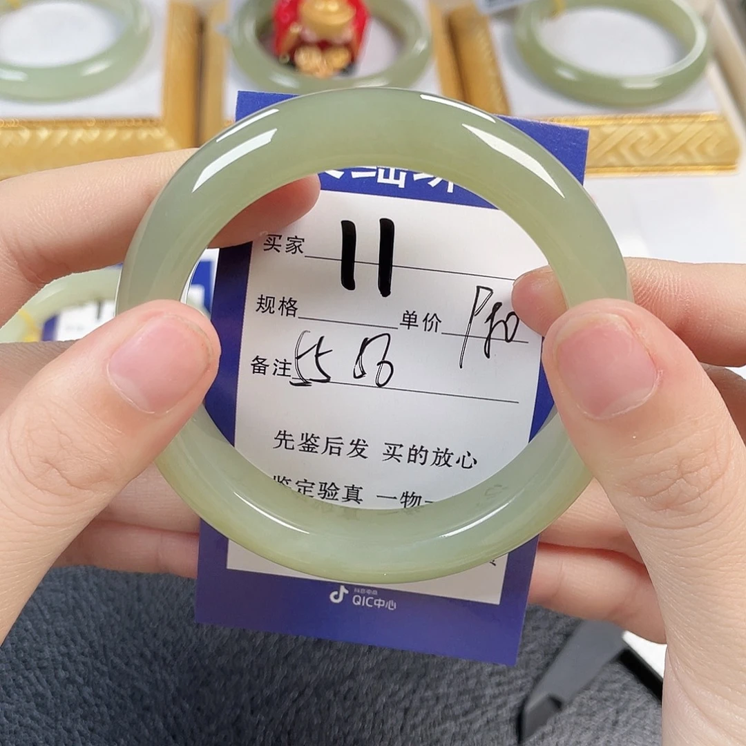 钱****和田玉未镶嵌手镯