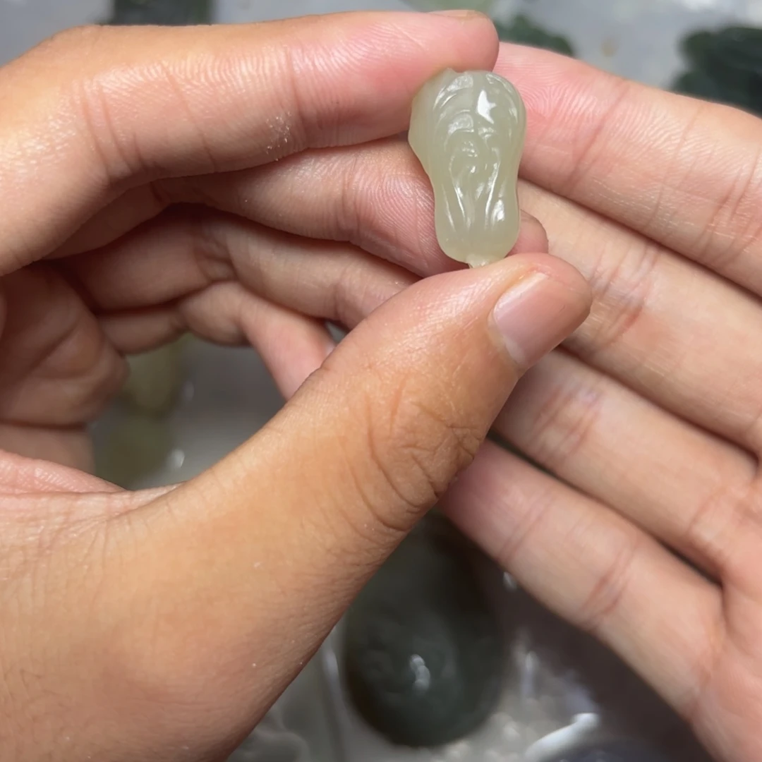 和田玉未镶嵌车挂