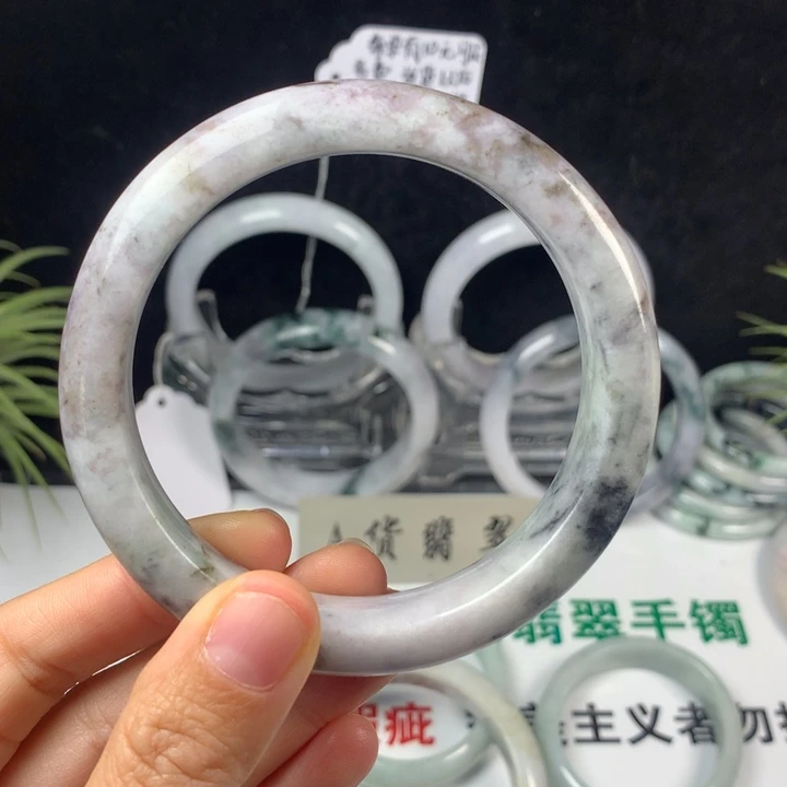 翡翠未镶嵌手镯64号。 62圈