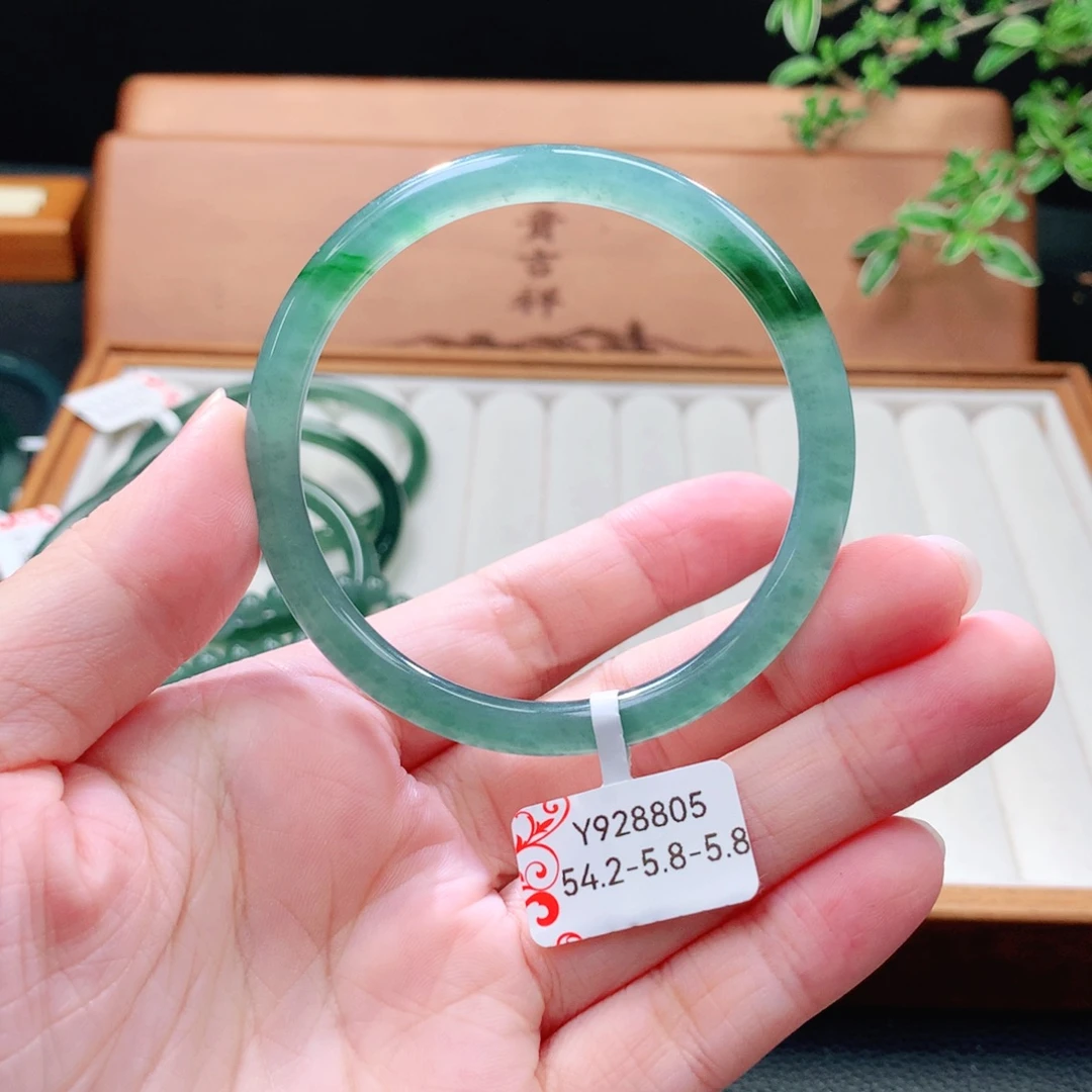 翡翠未镶嵌手镯（圆镯）