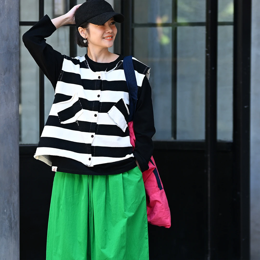 V17267 文艺百搭纯棉宽松大兜黑白宽条纹叠穿马甲女2025 米兰宣言