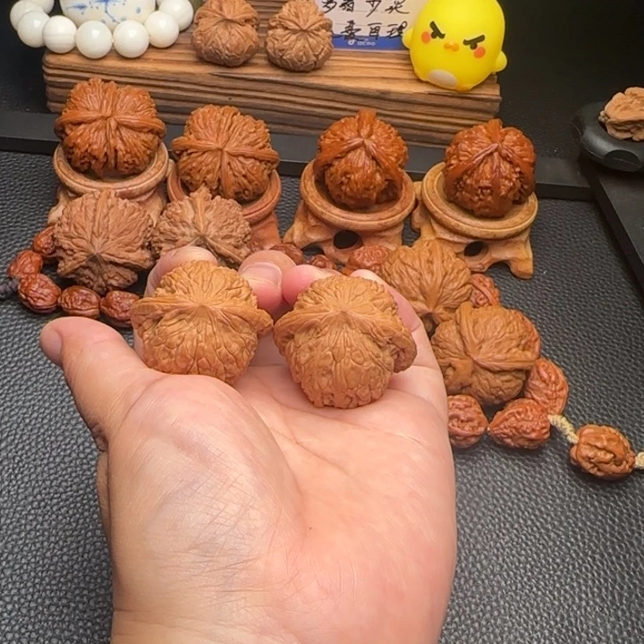 文玩核桃把件绣球