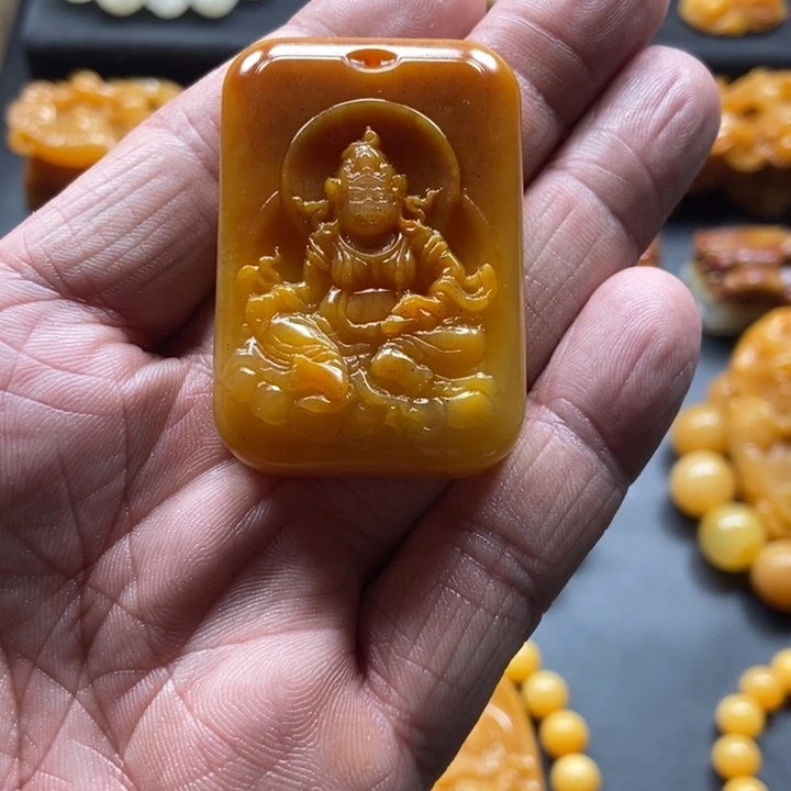 石英质玉（黄龙玉）未镶嵌颈饰