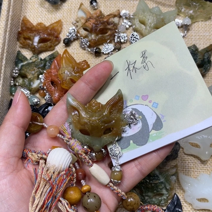 一***茶合金蛇纹石玉颈饰