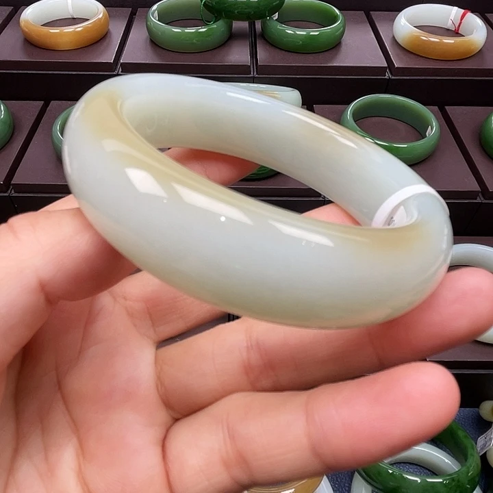 和田玉未镶嵌手镯