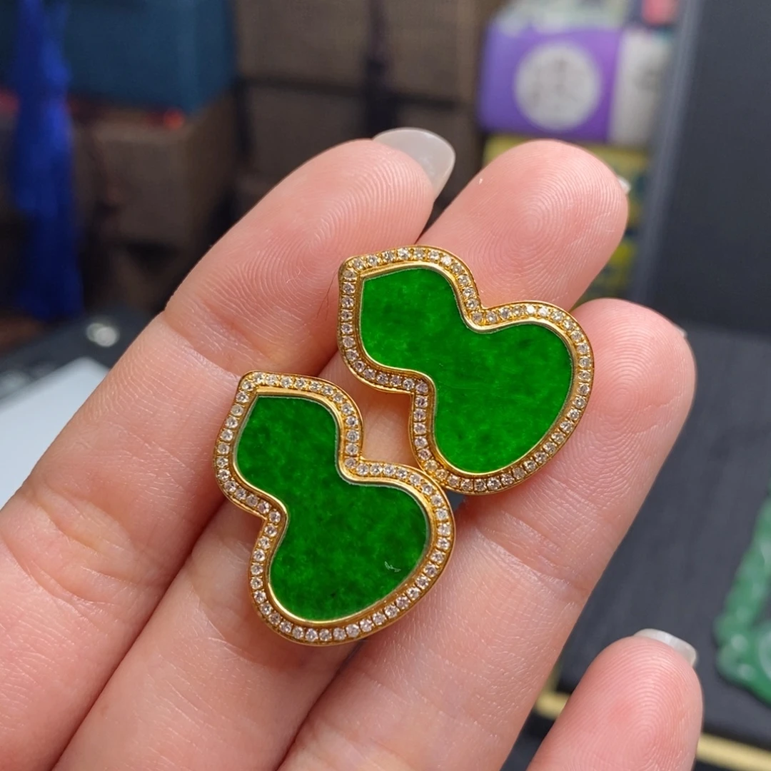 翡翠18K金镶嵌耳饰阳绿葫芦耳钉