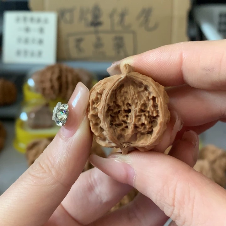 江***2吊坠文玩核桃异形饭制，有瑕疵