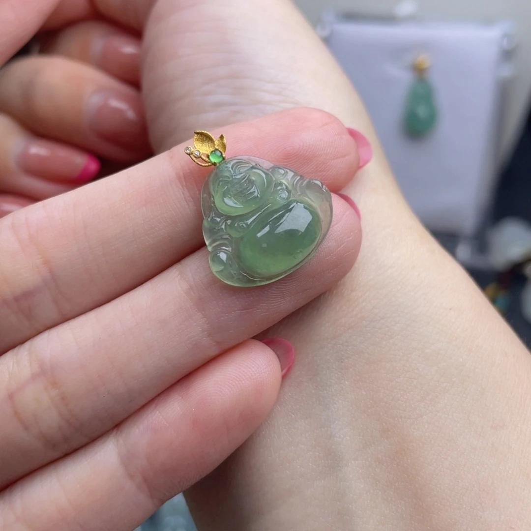 颈饰未镶嵌翡翠今天