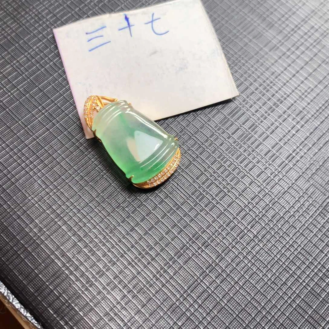 颈饰18K金镶嵌翡翠翡翠