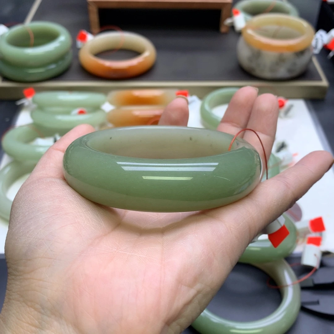 石英质玉未镶嵌手镯