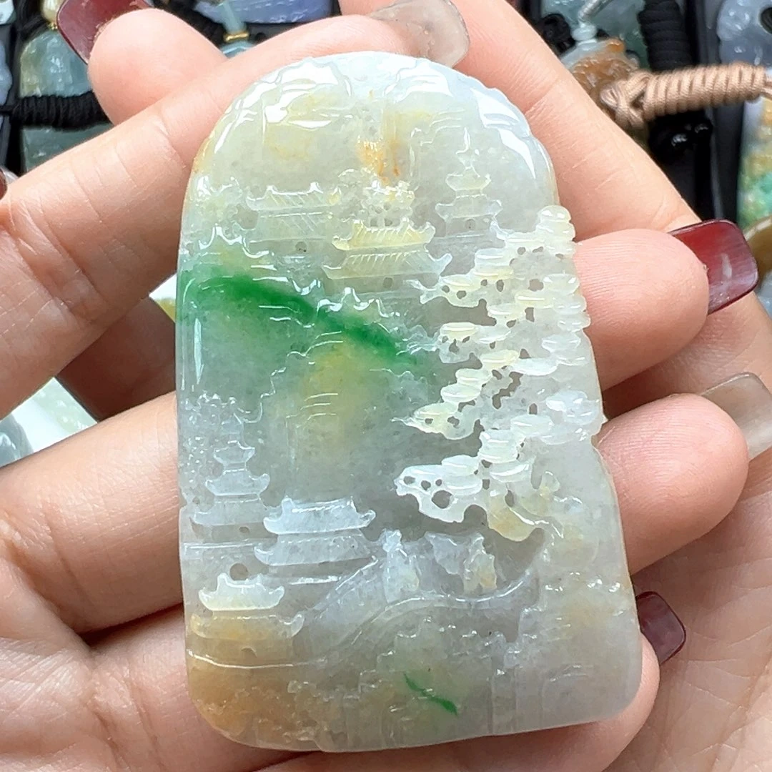 翡翠颈饰未镶嵌山水