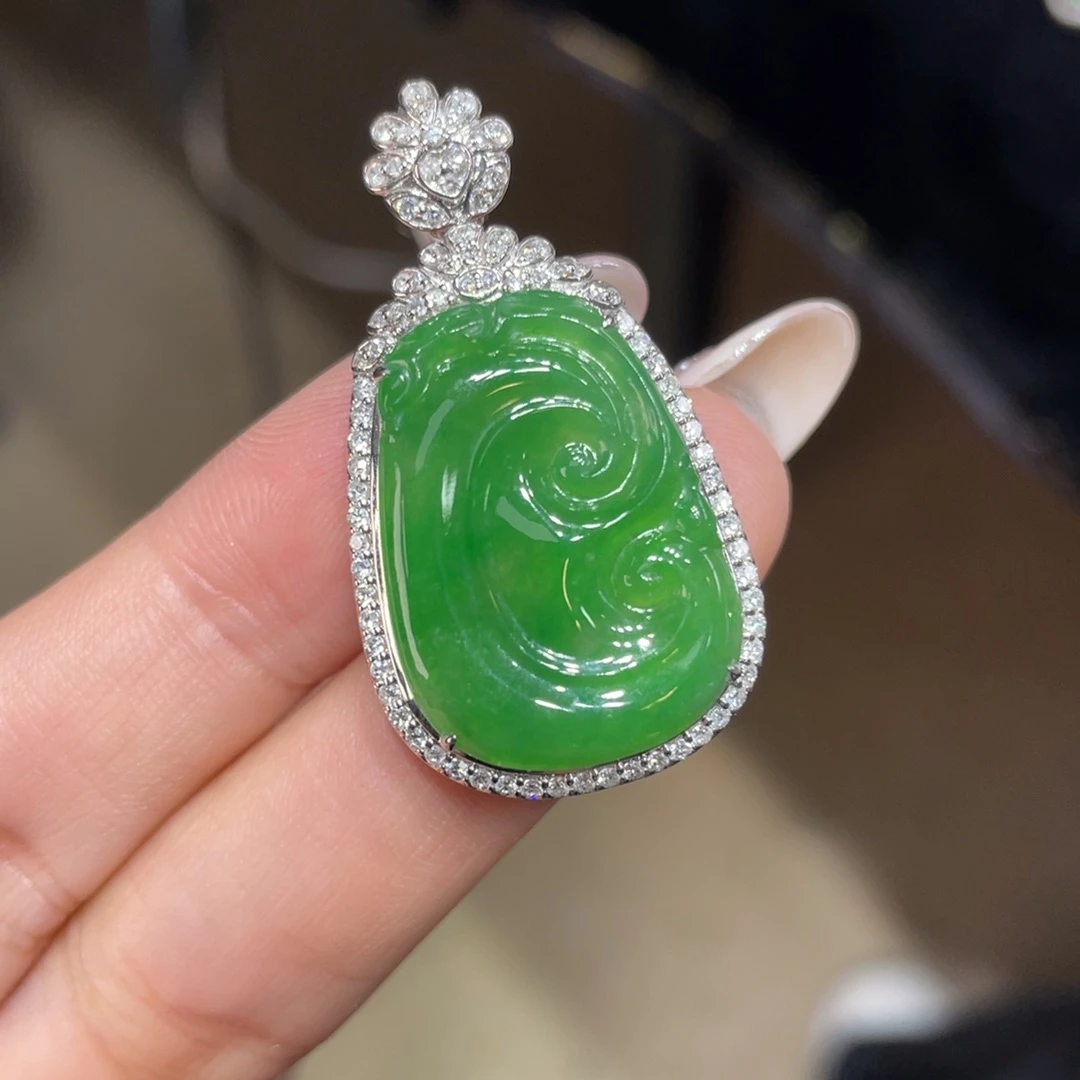 翡翠颈饰18K金镶嵌天然缅甸翡翠a货