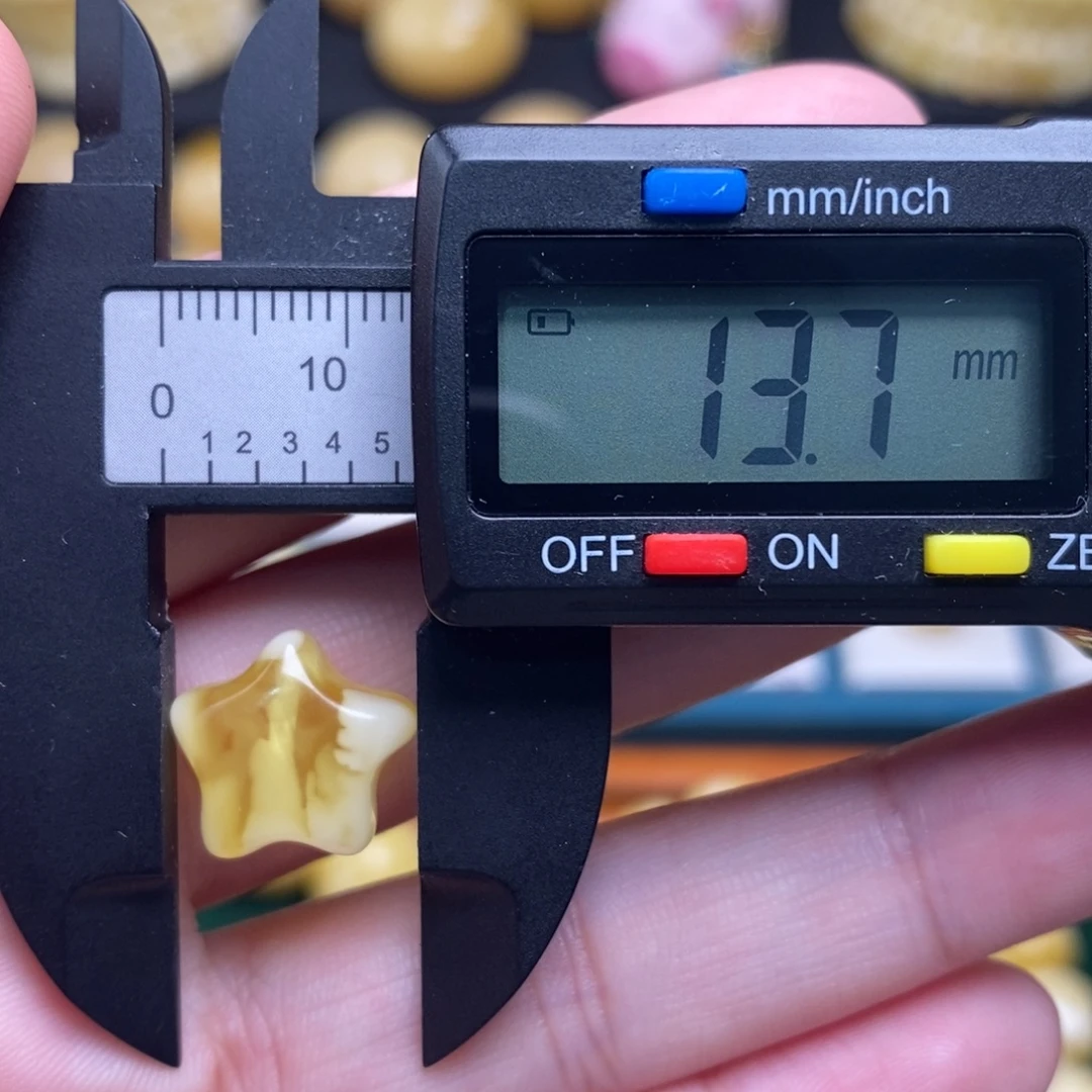 蜜蜡未镶嵌珠宝奇石