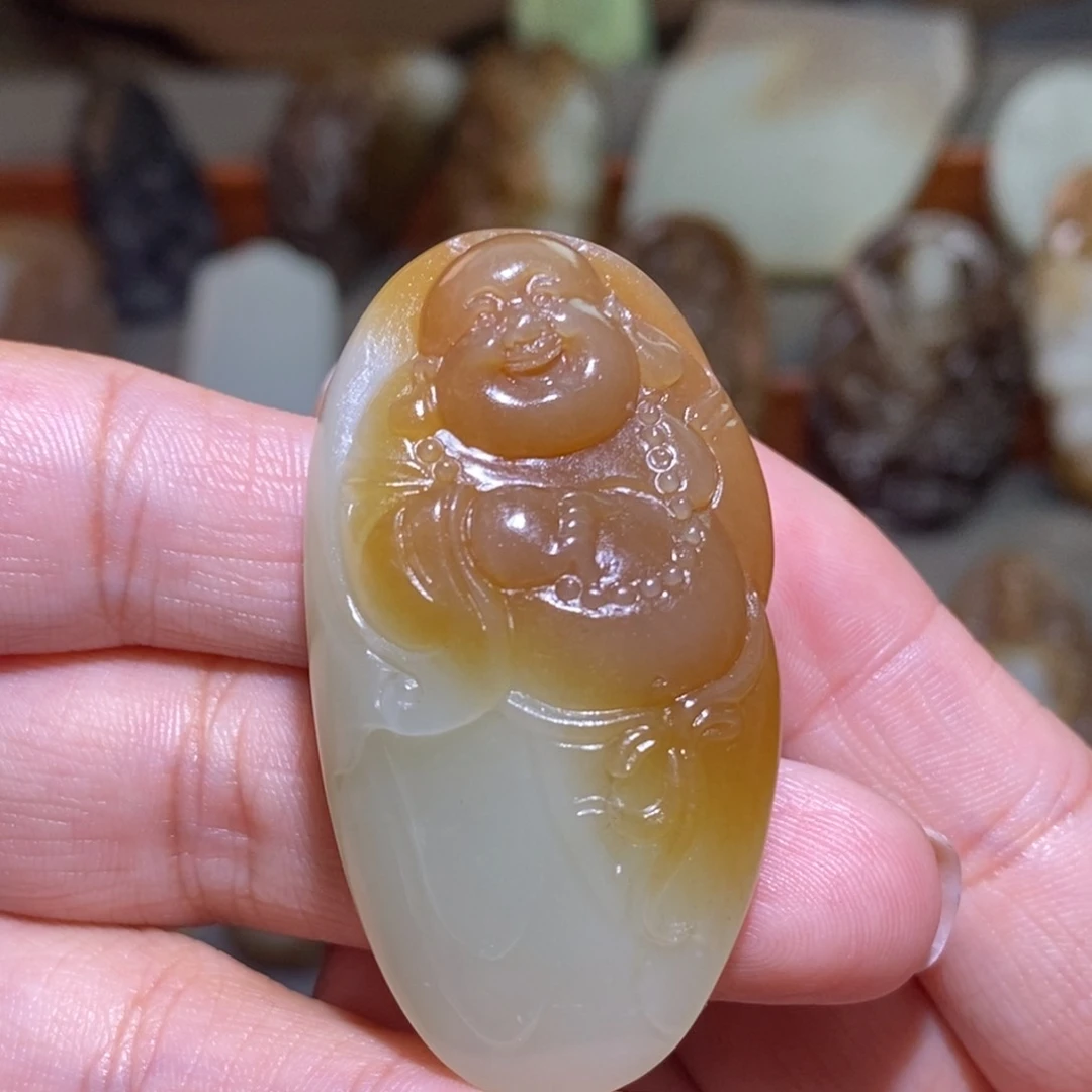 颈饰未镶嵌和田玉（糖玉）开心佛