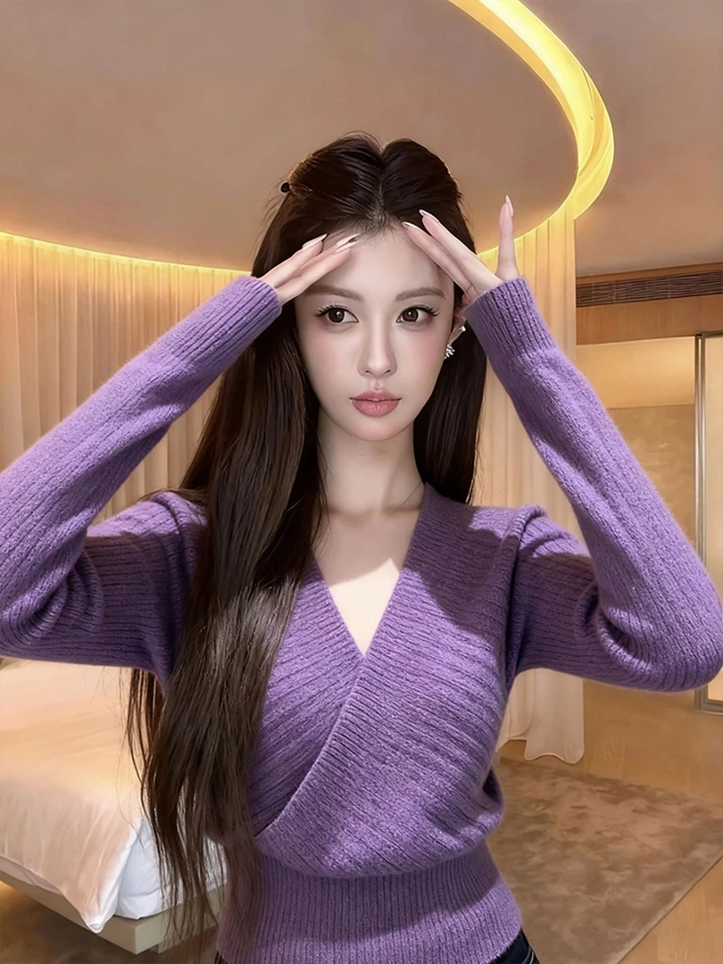 简约休闲风紫色v领收腰针织衫女2025秋冬新款设计感气质减龄毛衣