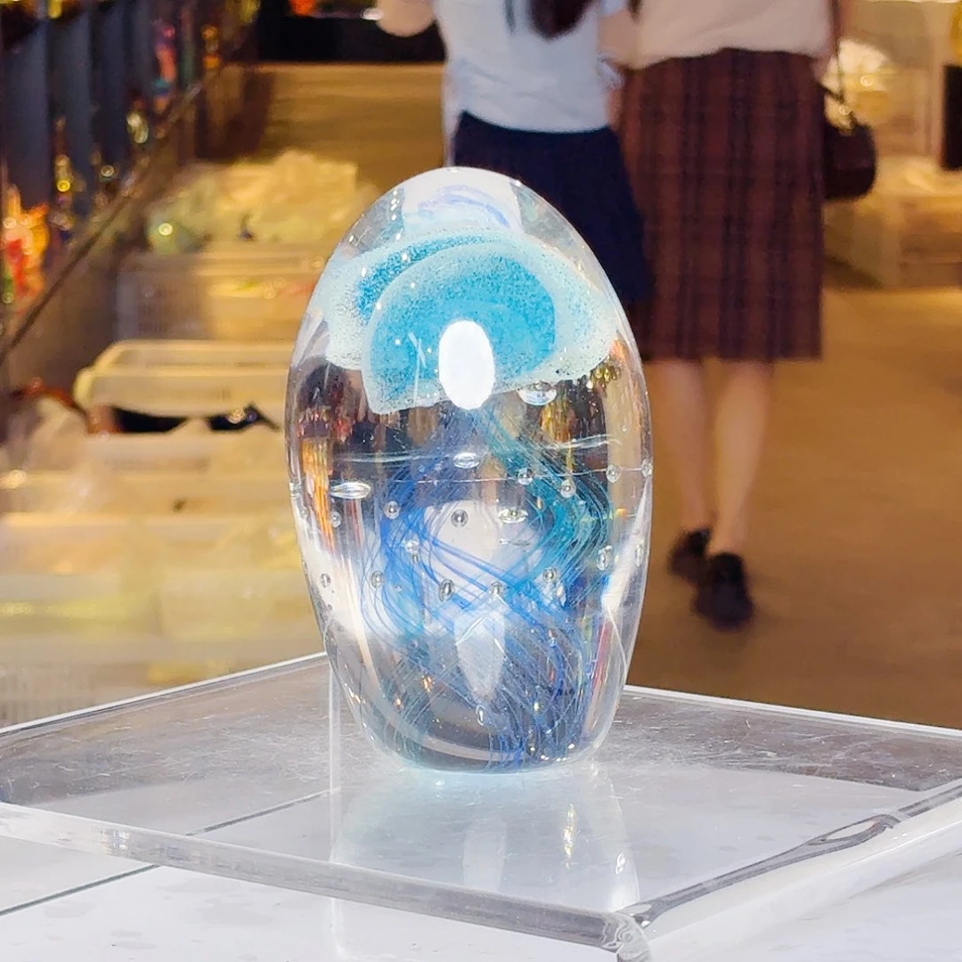 琉璃手工艺品我在看书啊