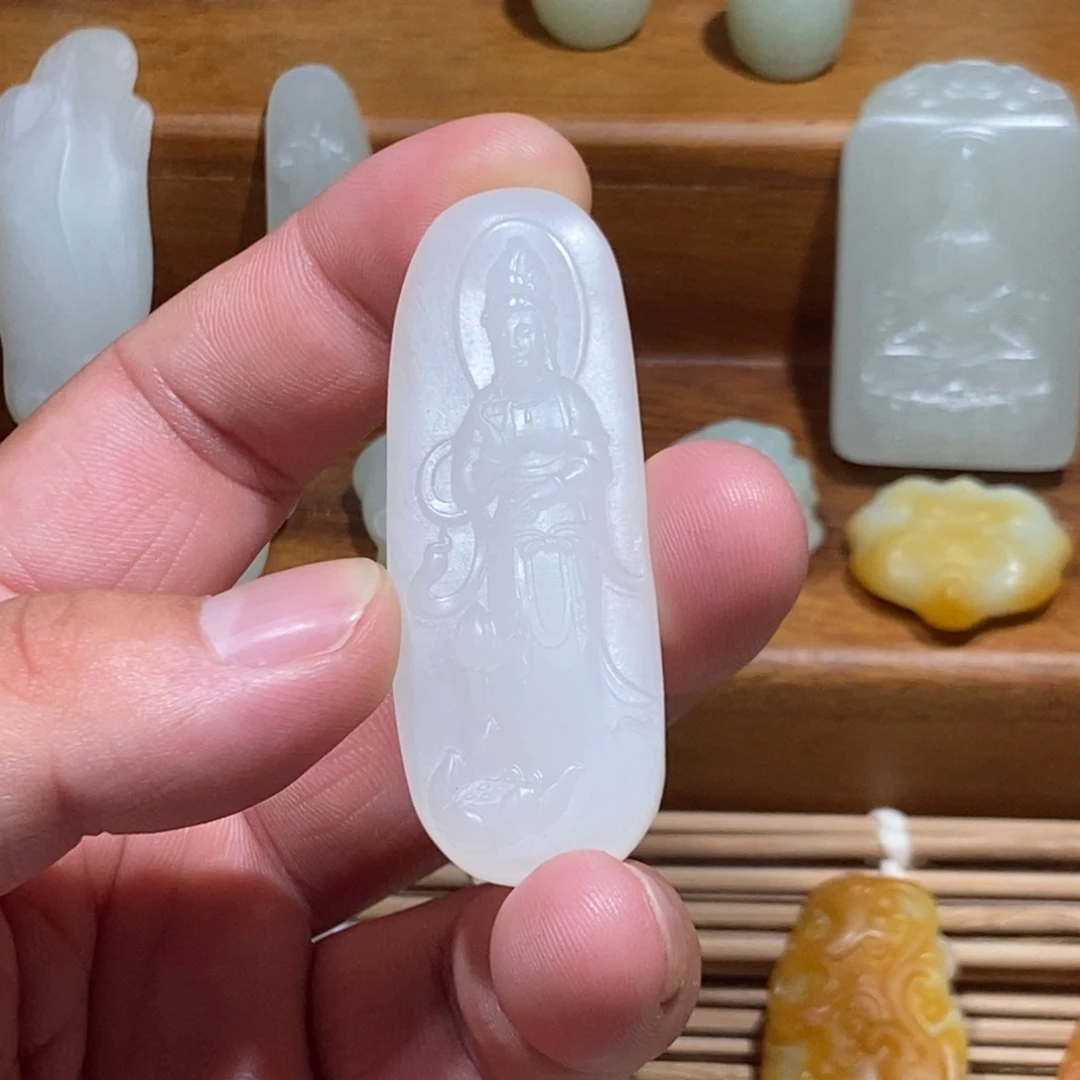 东***子颈饰未镶嵌和田玉