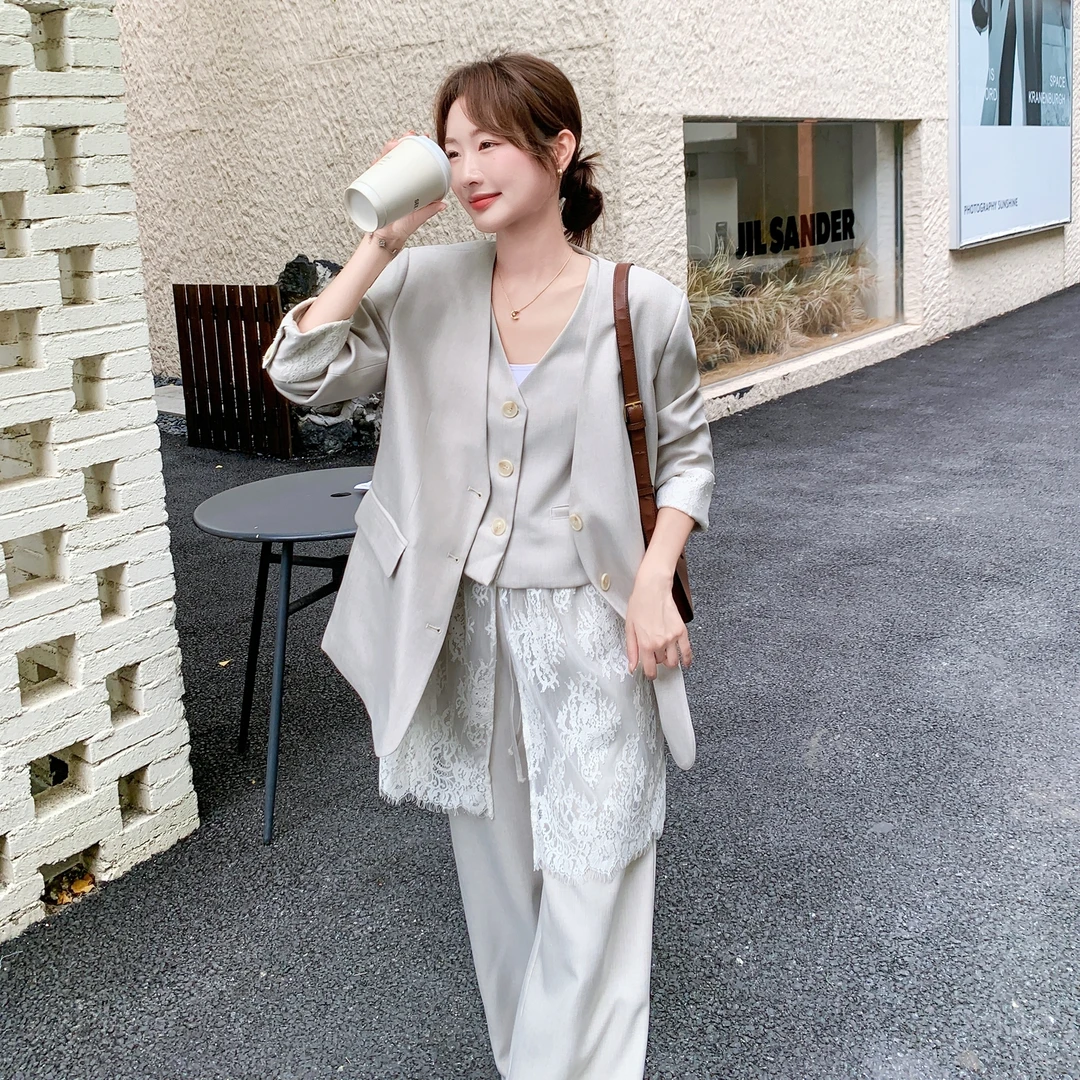 轻熟高级感时尚气质西装套装女2025春秋蕾丝拼接马甲阔腿裤三件套