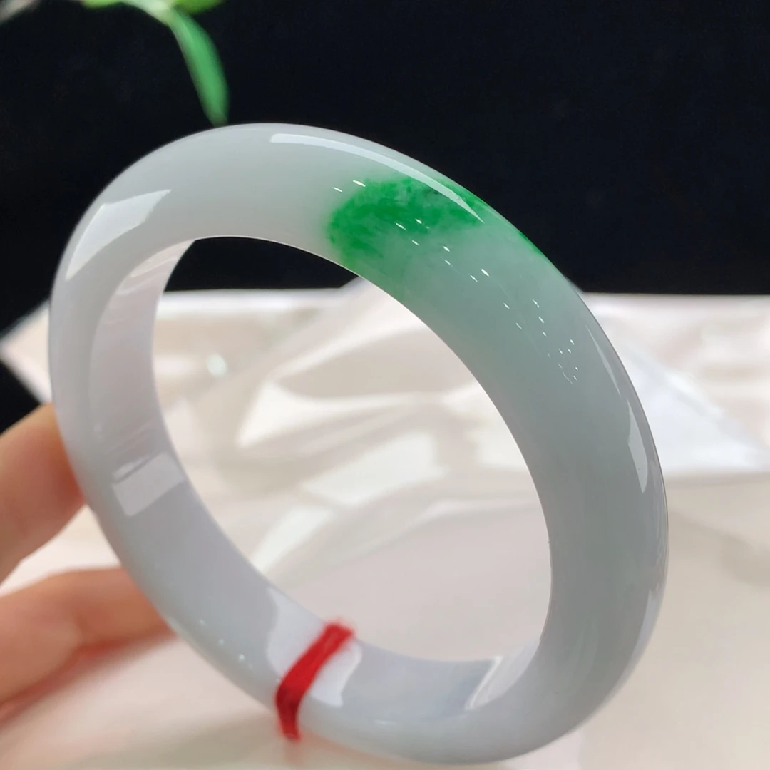 翡翠未镶嵌手镯微瑕2018