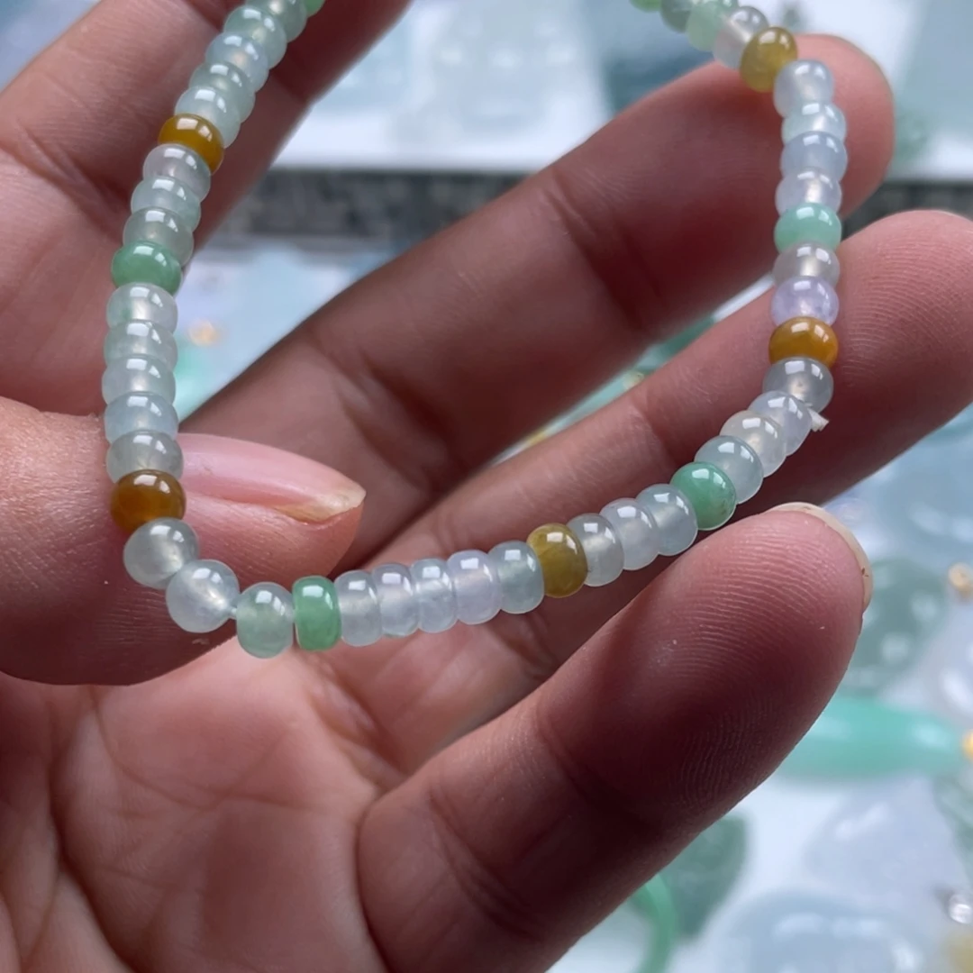 翡翠未镶嵌颈饰翡翠三彩手串