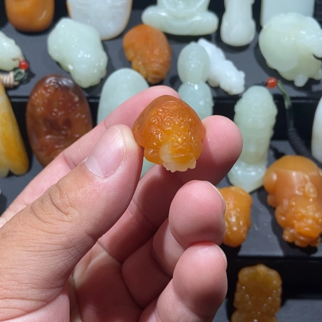 和田玉未镶嵌颈饰凯**来