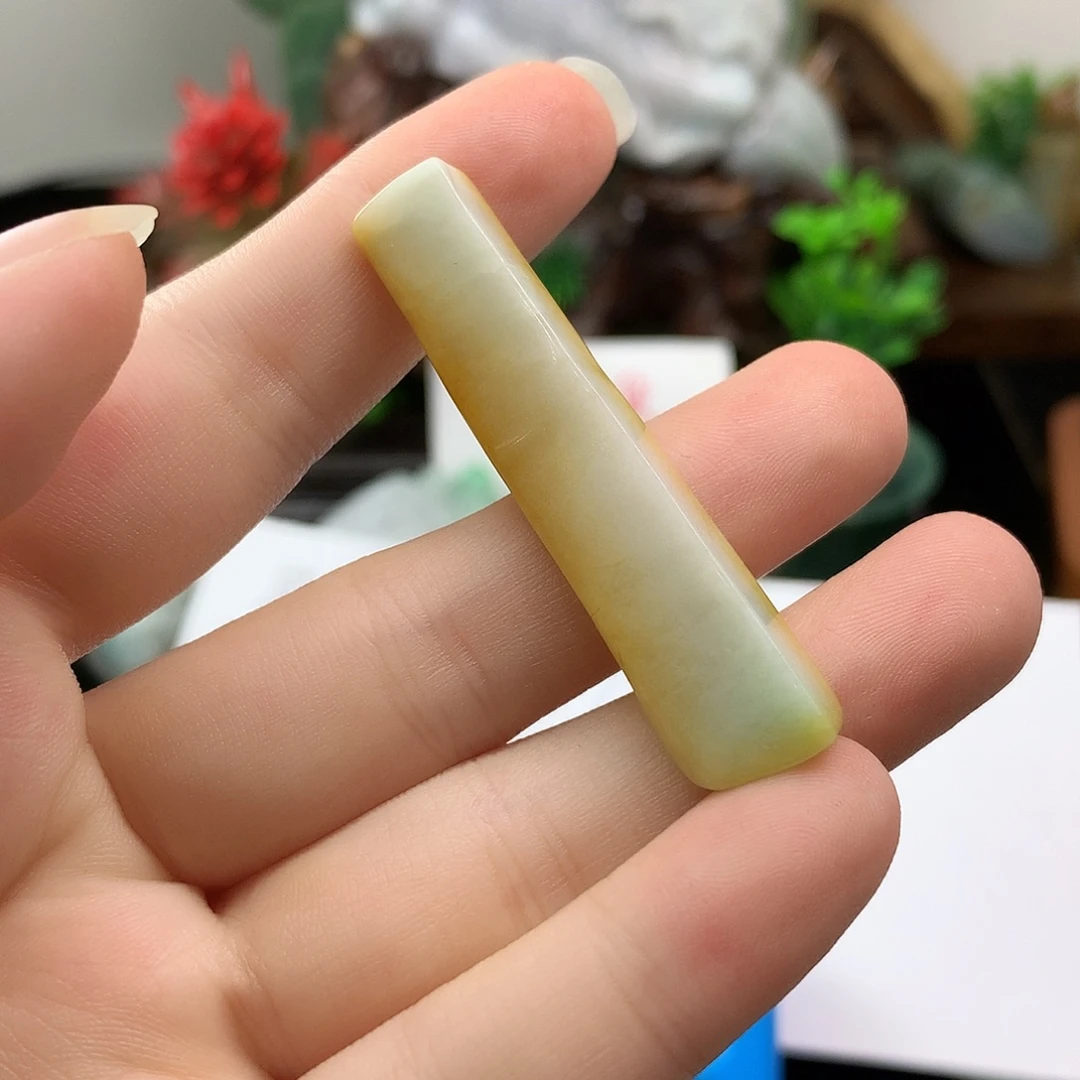 翡翠未镶嵌颈饰料子