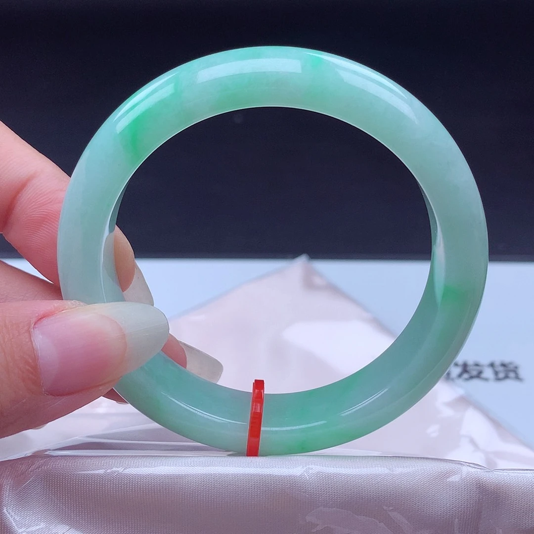 翡翠手镯未镶嵌手镯001936