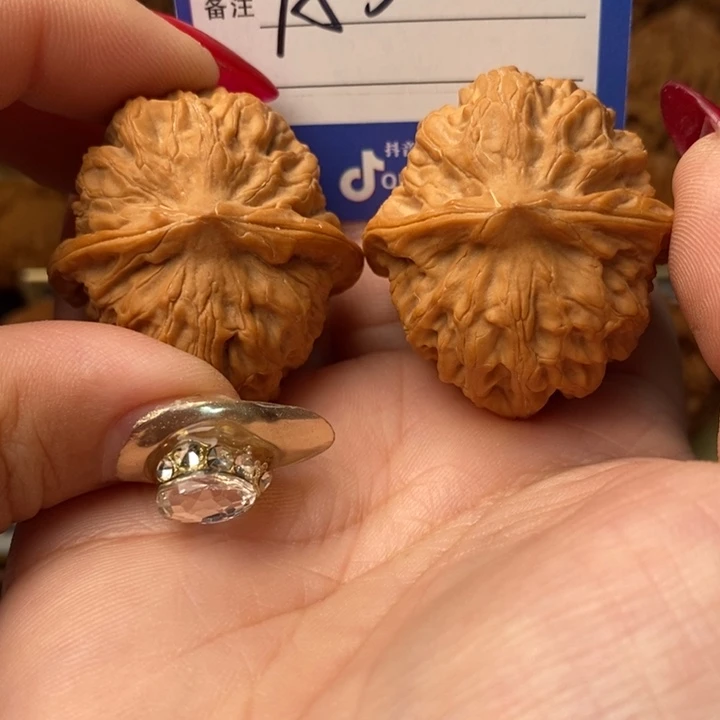 小***子桃核把件全品龙脉野生