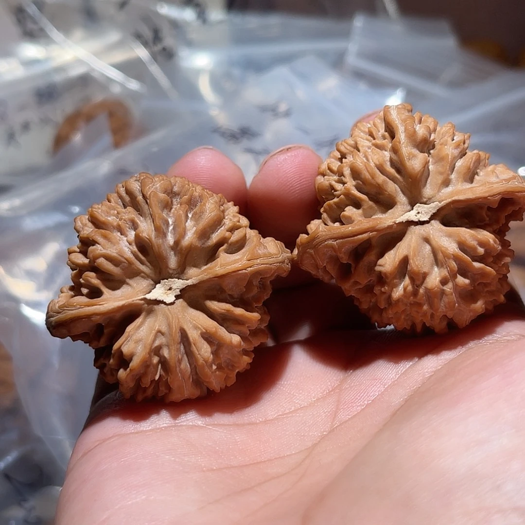 孤***年桃核吊坠44满天星全品