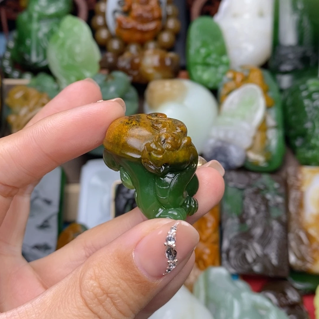 和田玉颈饰未镶嵌多**仔