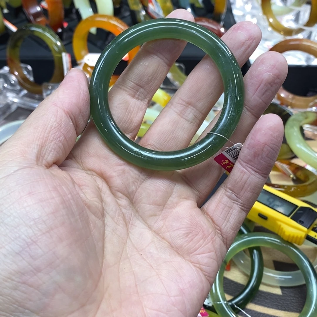 透闪石-蛇纹石玉未镶嵌手镯