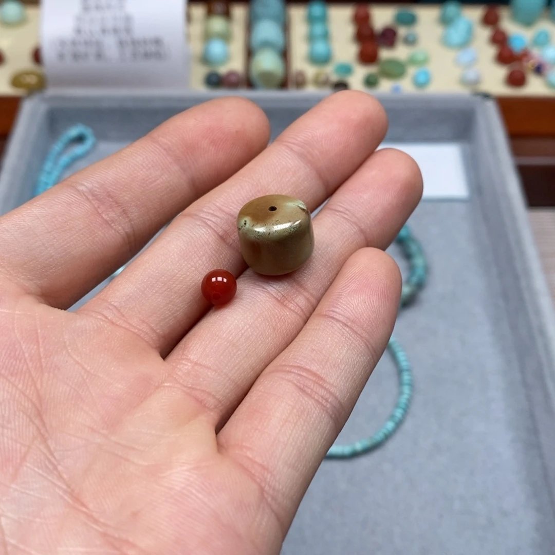 南红玛瑙配饰未镶嵌