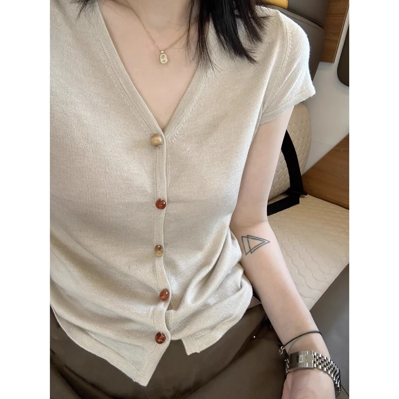 韩系V领圆珠彩扣短款针织T恤衫女夏修身高级感显瘦短袖百搭上衣