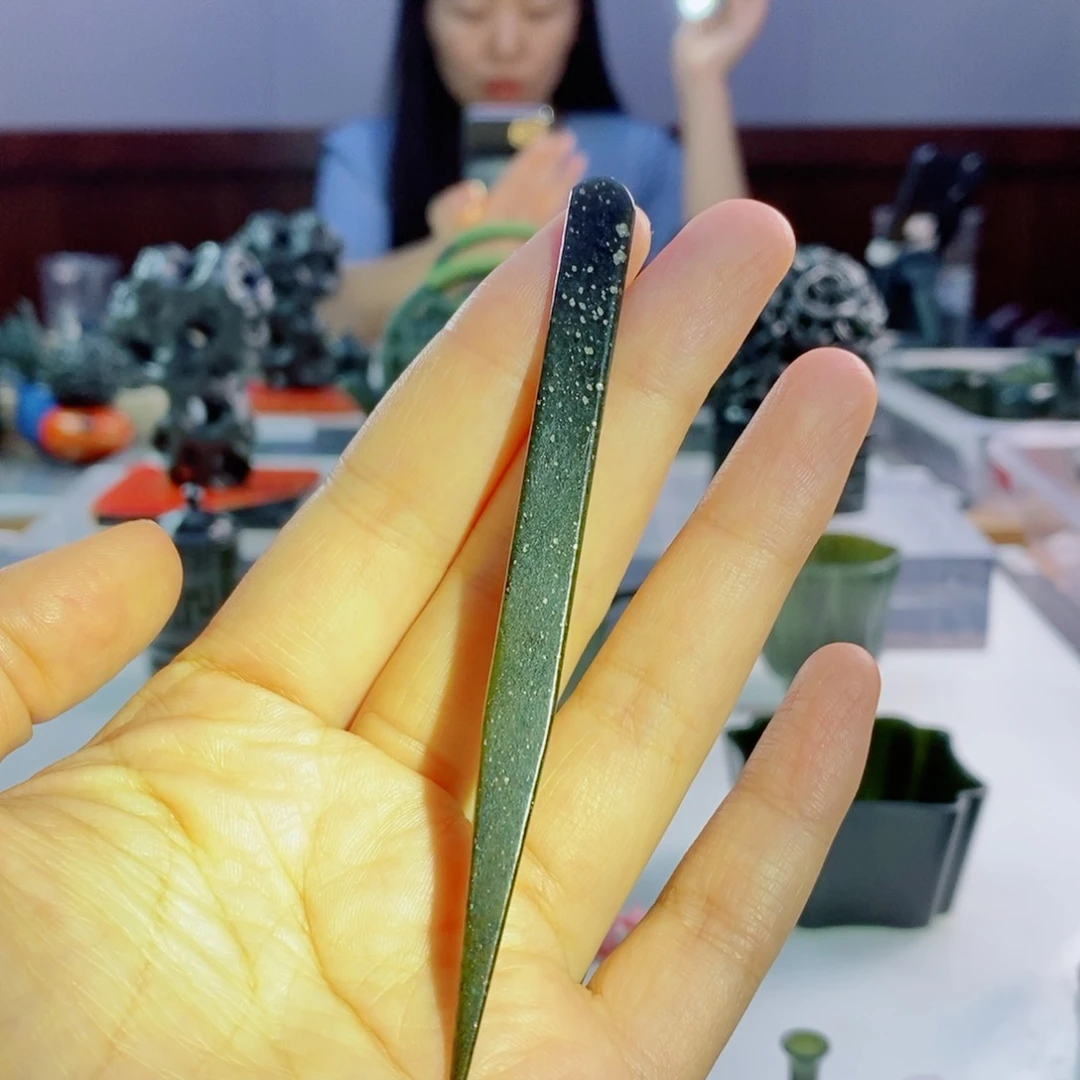 未镶嵌和田玉（青玉）摆件