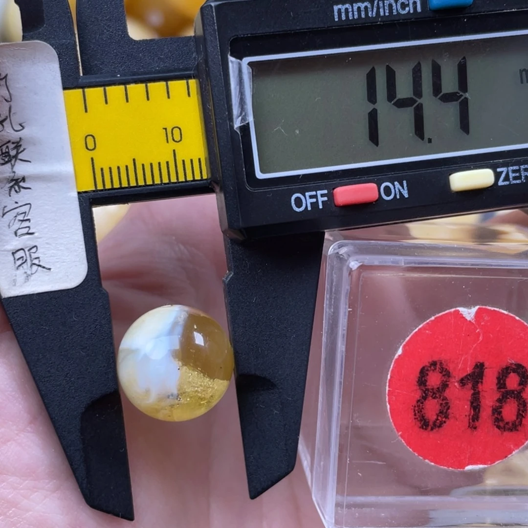 蜜蜡未镶嵌珠宝奇石