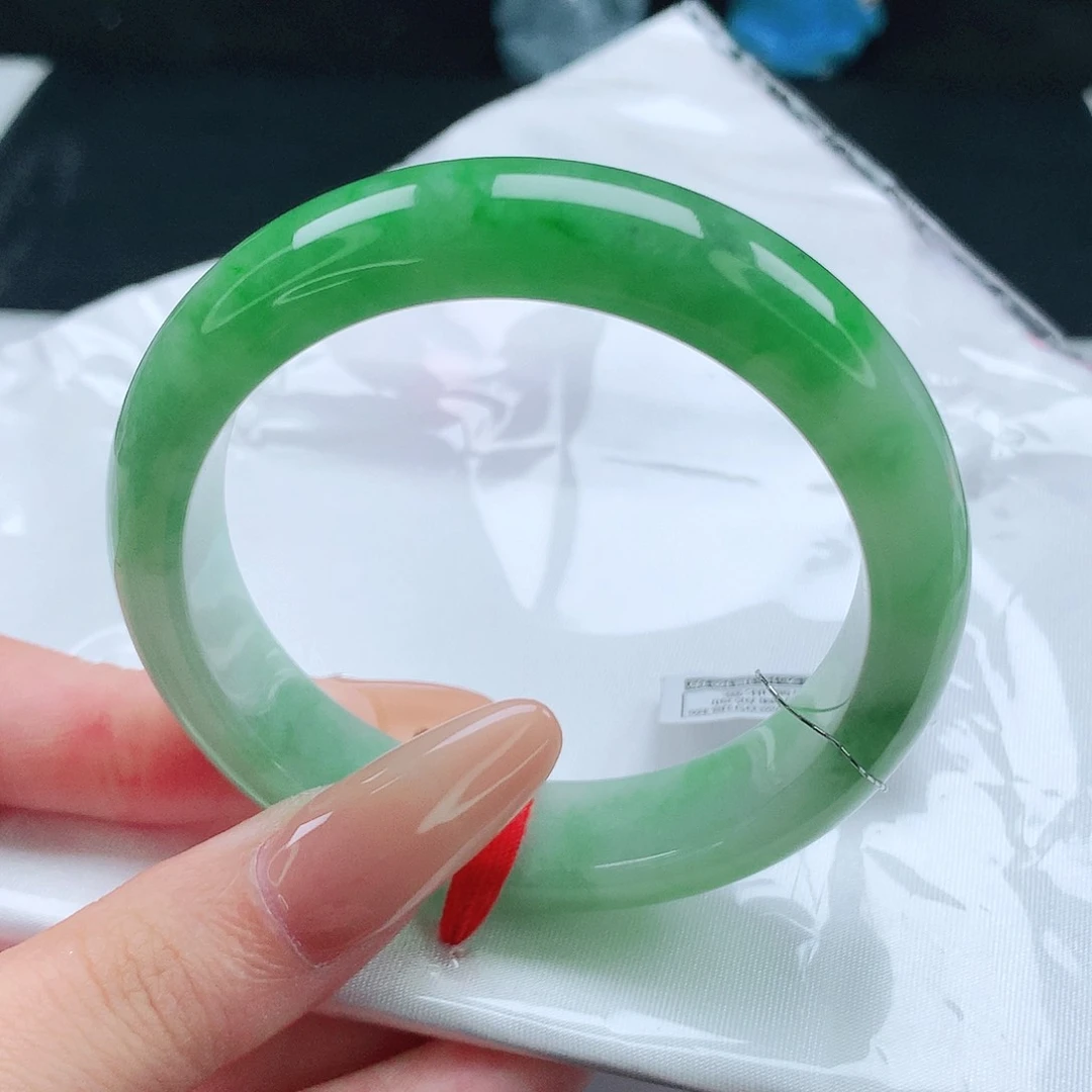 翡翠手镯未镶嵌53圈