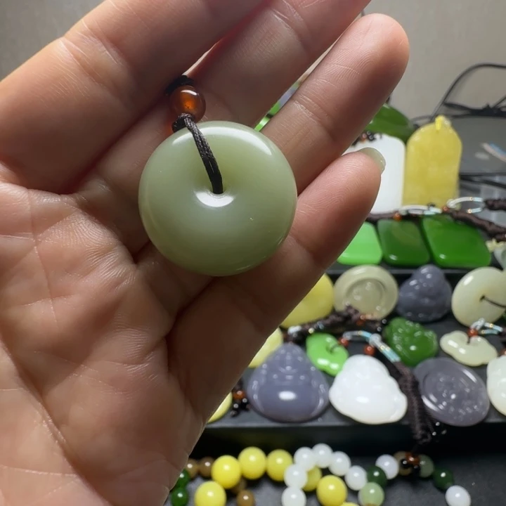 天然新疆老料平安扣吊坠