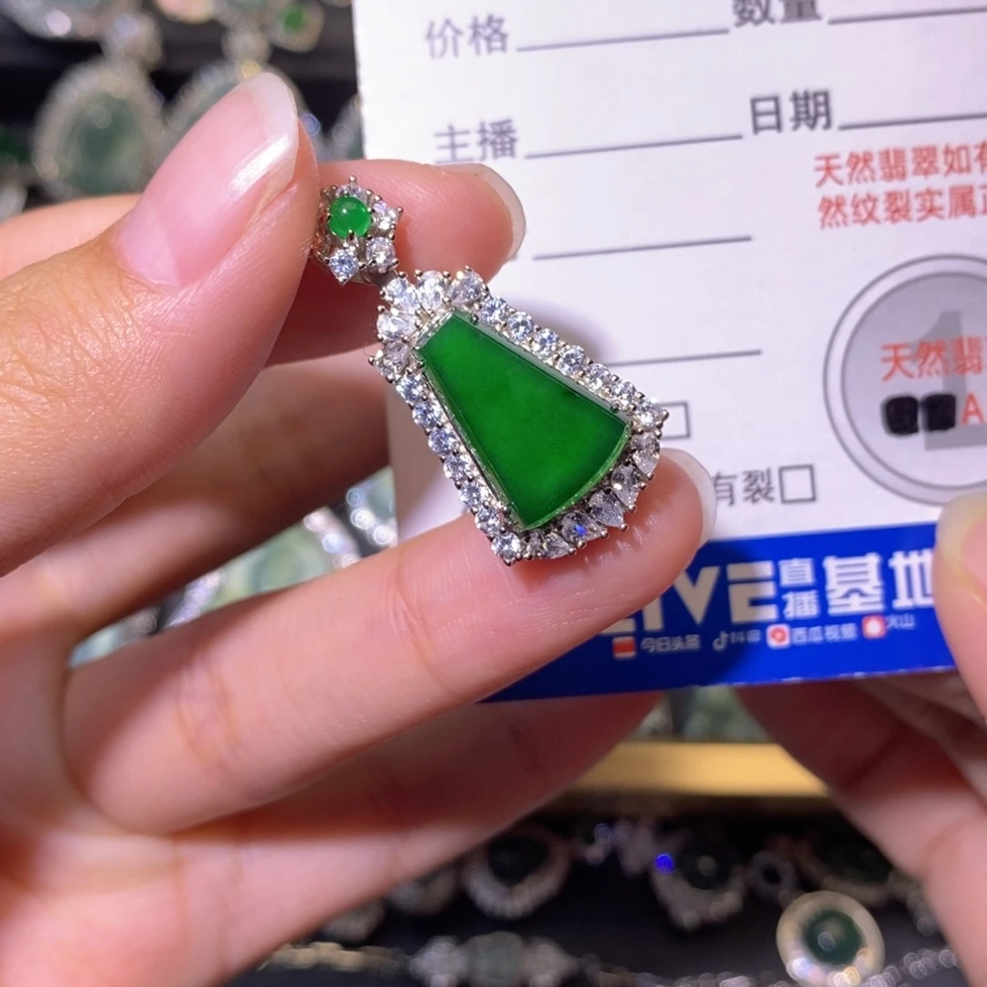 l***i翡翠银S925镶嵌颈饰分两单