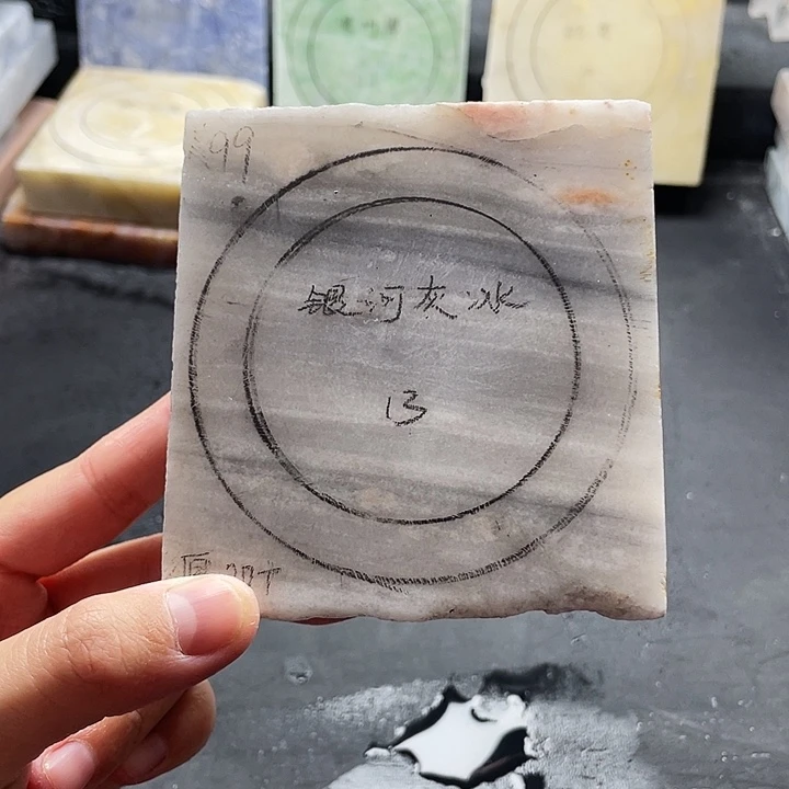 石英质玉未镶嵌手镯定制