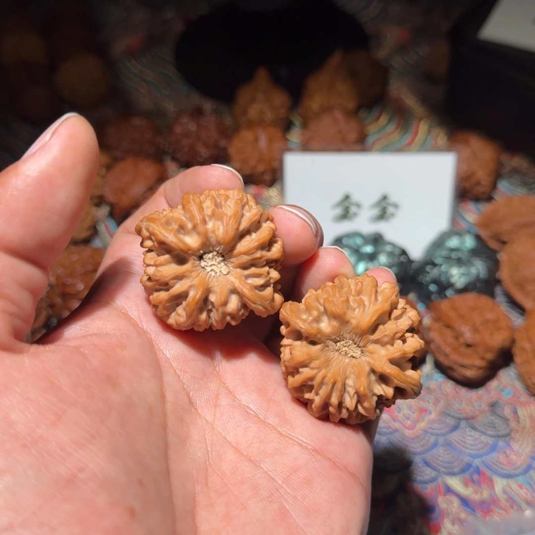 核桃把件1594龙门涧，尺寸39.5 38.5 40