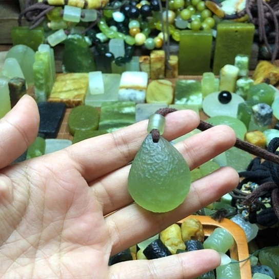 未镶嵌岫玉吊坠悟*