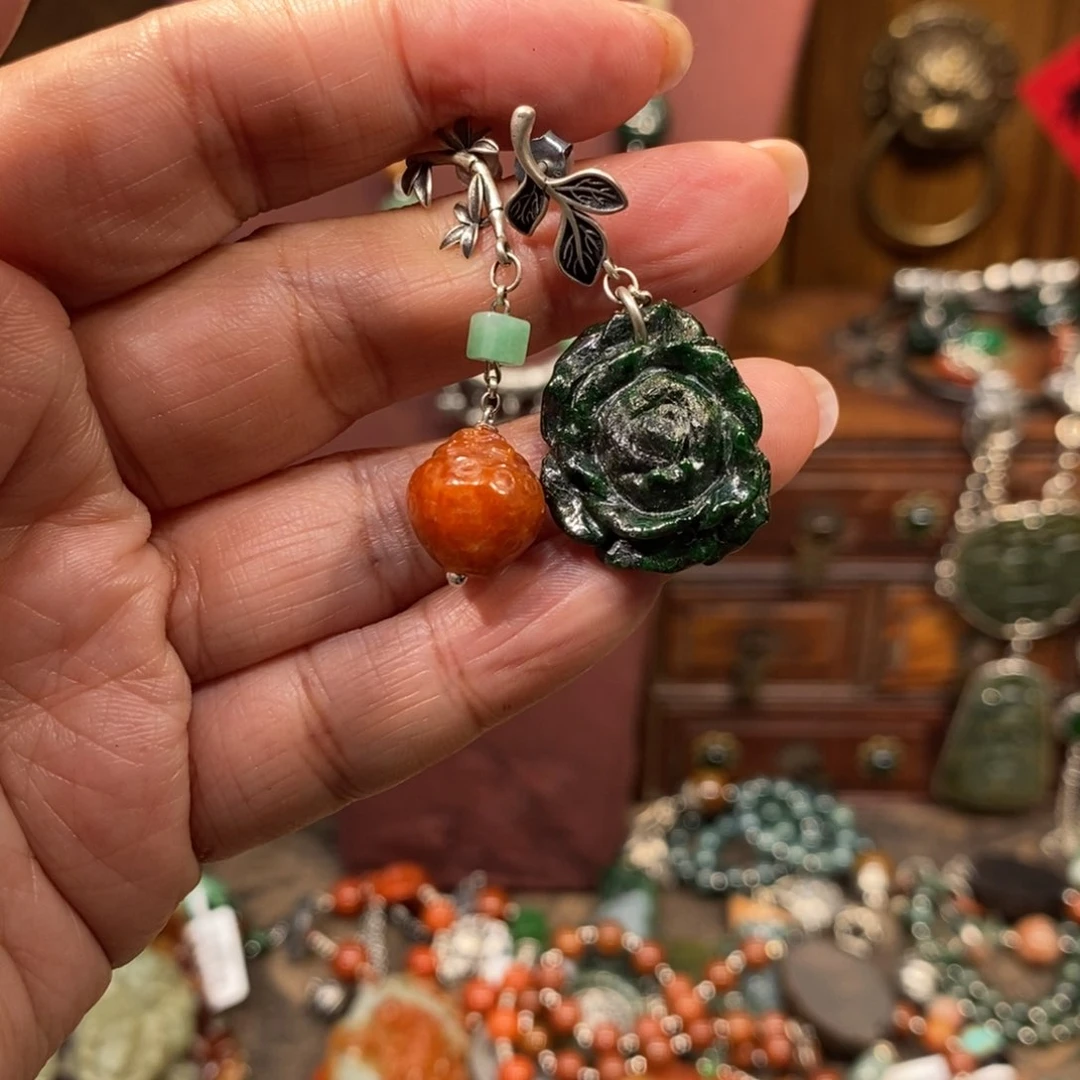 翡翠吊坠(赠链)未镶嵌