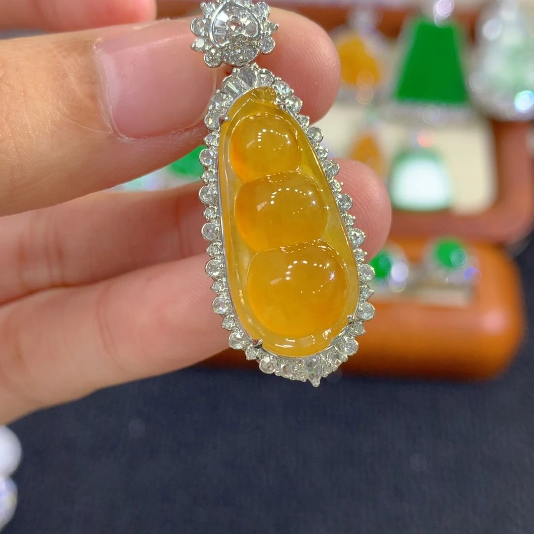 翡翠18K金镶嵌吊坠(不含链)福豆