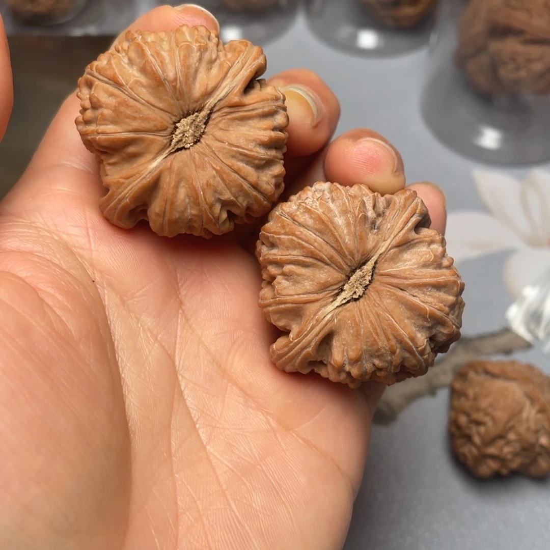 【闪购商品】文玩核桃吊坠卡姿兰……