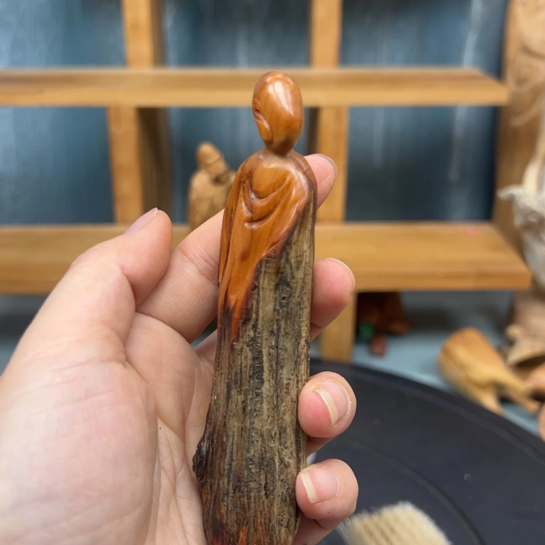 木碧***人崖柏木摆件手把件