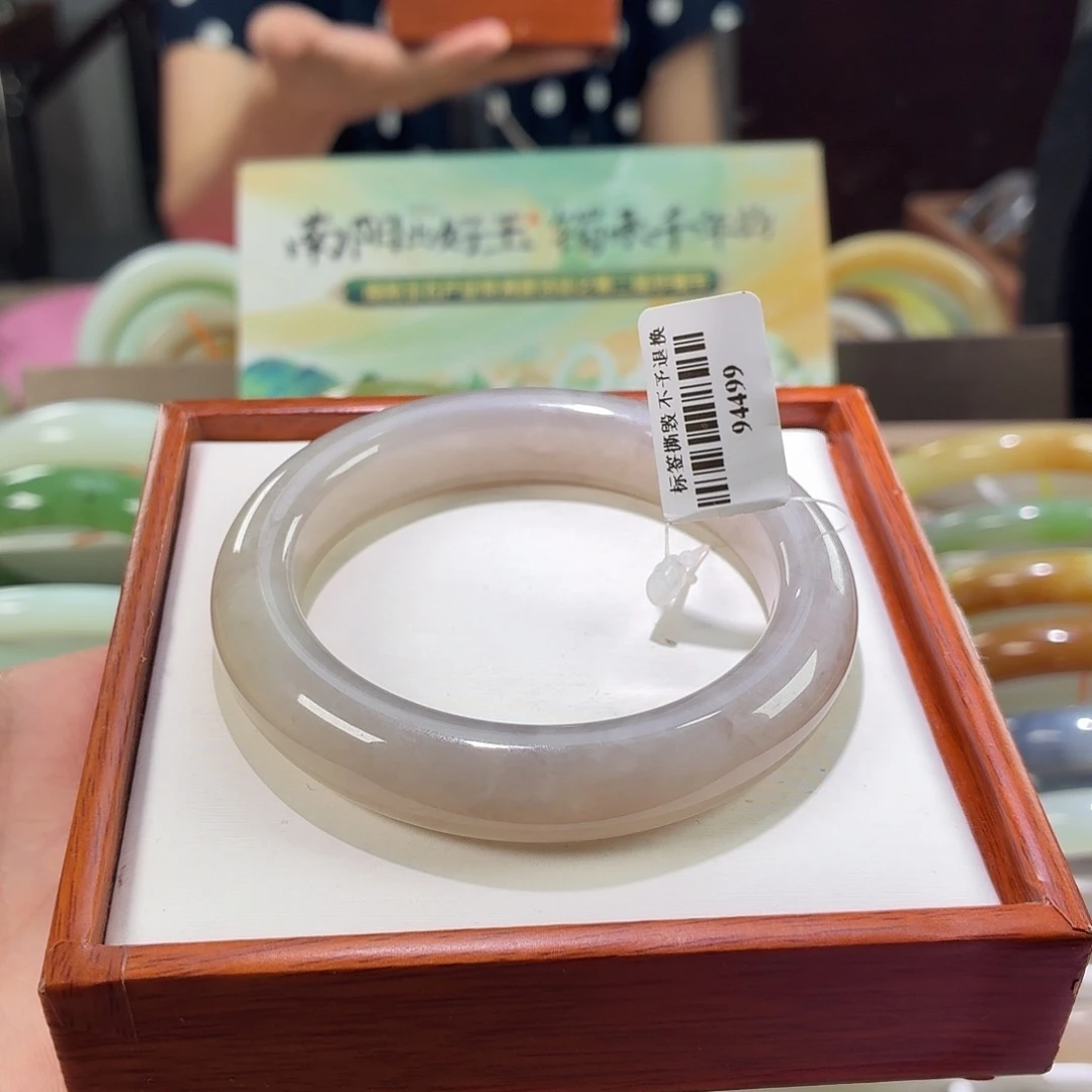 和田玉手镯未镶嵌31。 微瑕55/56