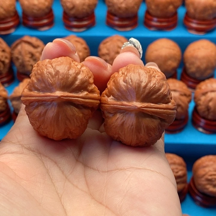致***己文玩核桃把件至尊宝
