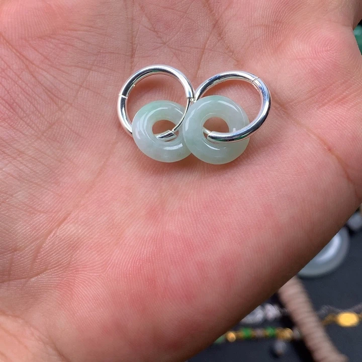 翡翠足银镶嵌颈饰甜甜圈