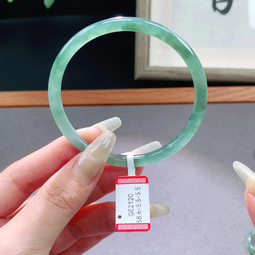 翡翠手镯未镶嵌天然翡翠手镯