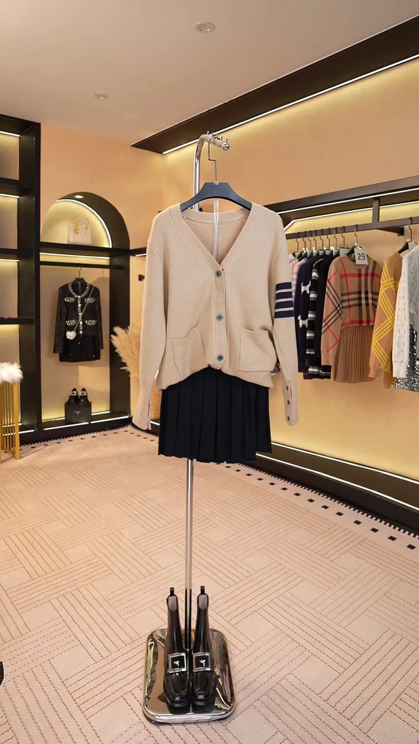 【关关】秋冬百搭套装针织设计师款高定女装时尚 A114